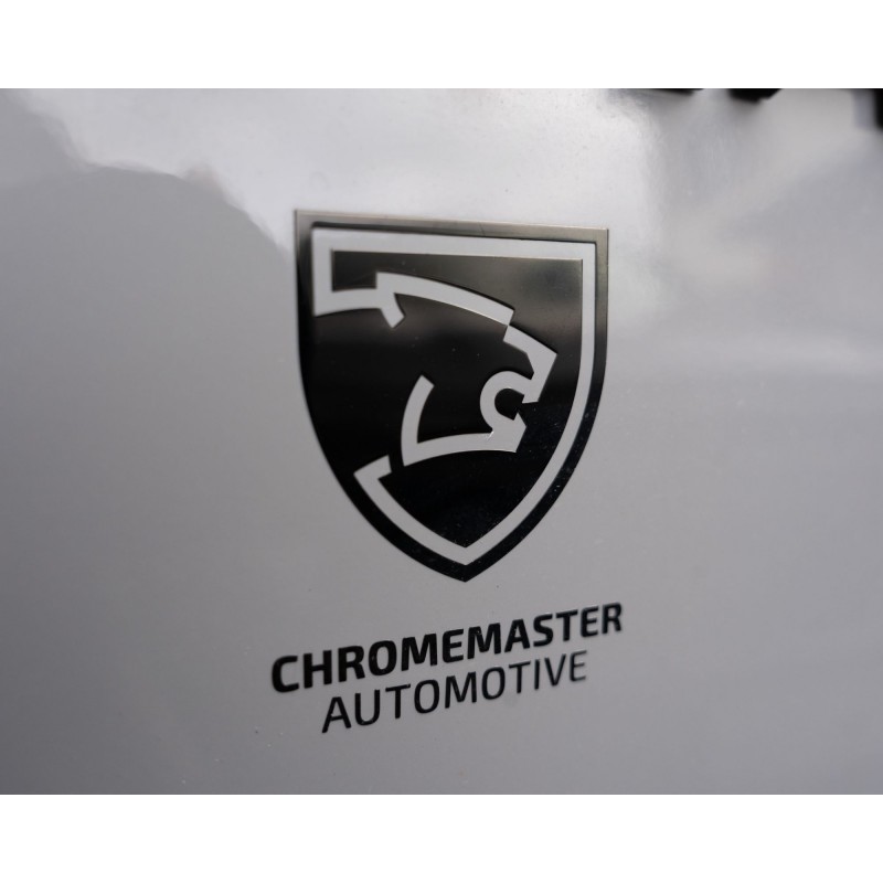 Trwała naklejka Chromemaster Automotive 2025 – czarna, 50x60 mm