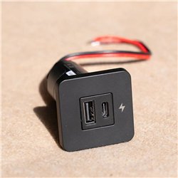 Gniazdo zasilania do montażu wewnętrznego USB-A / USB-C